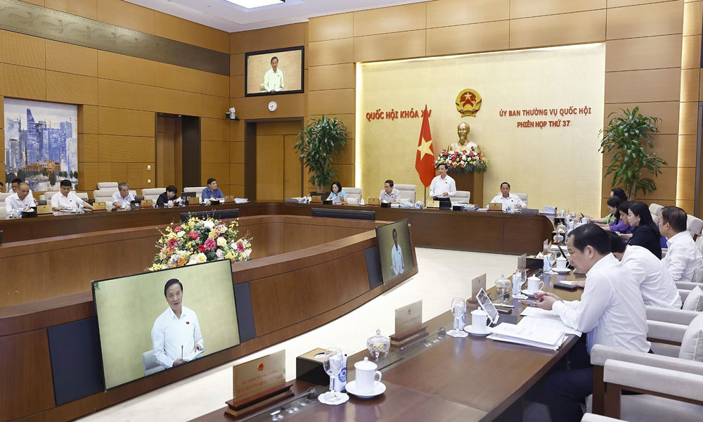 Quang cảnh phiên họp.